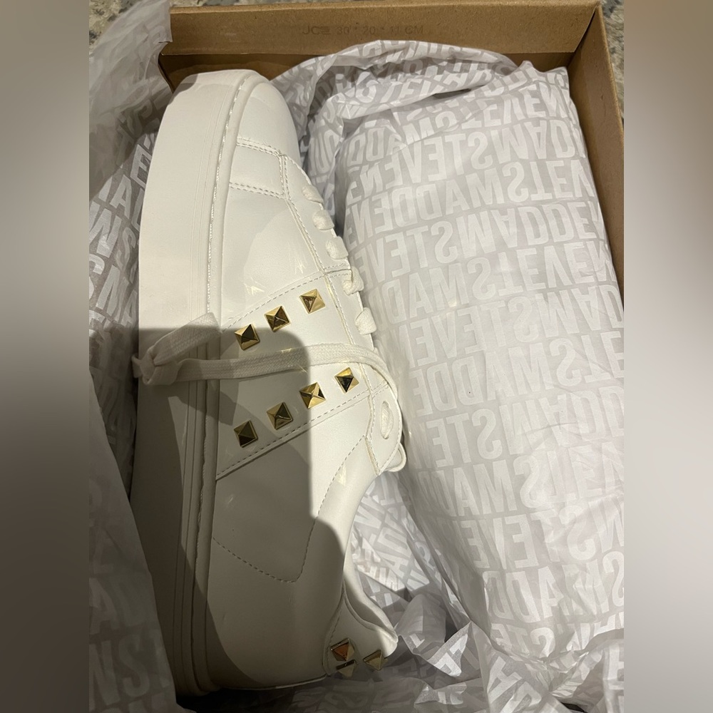Brand new Steve Madden rock studs
